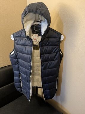 Navy Quilted Hooded Puffer Vest -
